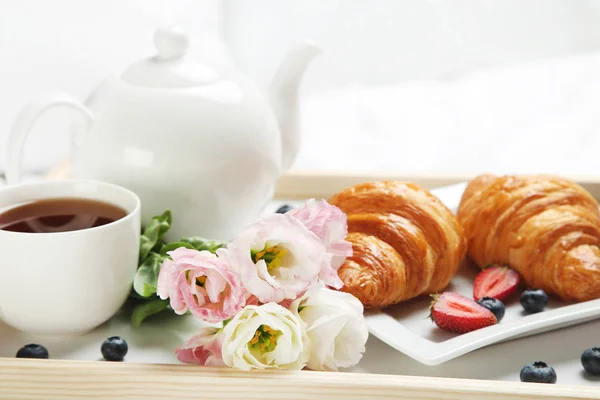 Colazione gustosa a letto — Foto Stock