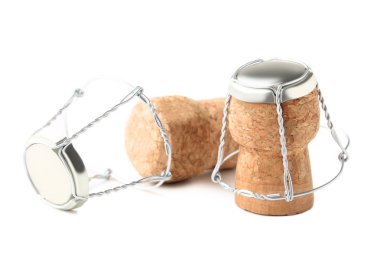 Beyaz arka plan üzerinde izole kapaklar ile şampanya mantarları