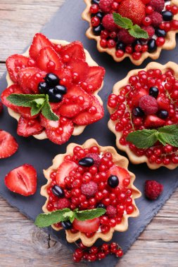 Tatlı tartlets çilek ile 