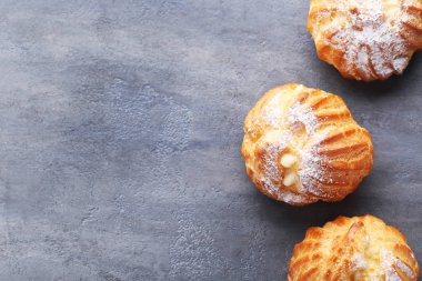 Krema ile ev yapımı profiterol 