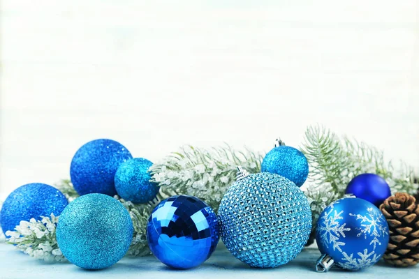 Blaue Christbaumkugeln — Stockfoto