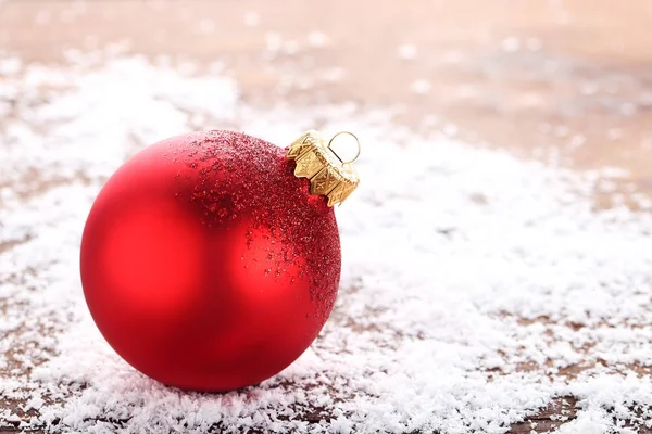 Bugiganga de Natal vermelho — Fotografia de Stock