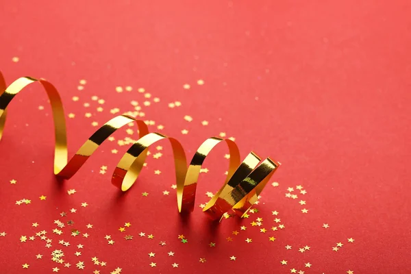 Cinta dorada con confeti — Foto de Stock