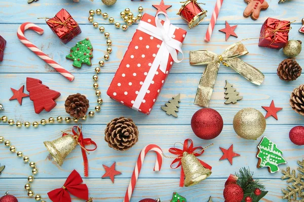 Decoraciones de Navidad con caja de regalo —  Fotos de Stock