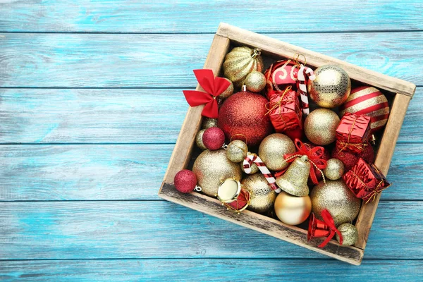 Baubles de Natal vermelho e dourado — Fotografia de Stock