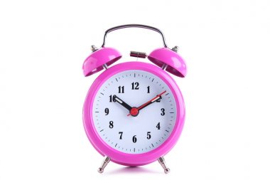 Pembe alarm saati beyaz arkaplanda izole edildi