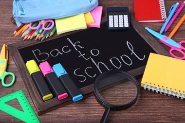 Yazıt için okula geri ileti örneği ile 