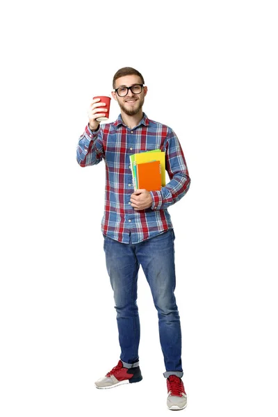 Молодий чоловік з блокнотами і чашкою кави — стокове фото