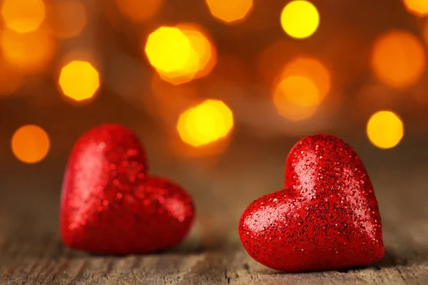 Rote Herzen Auf Glänzenden Lichtern Hintergrund — Stockfoto
