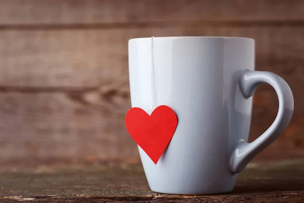 Tasse Tee Mit Rotem Herz Auf Holztisch — Stockfoto