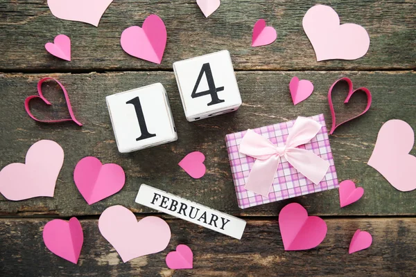 Calendario Cubo Con Cuori Carta Rosa Confezione Regalo Tavolo Legno — Foto Stock