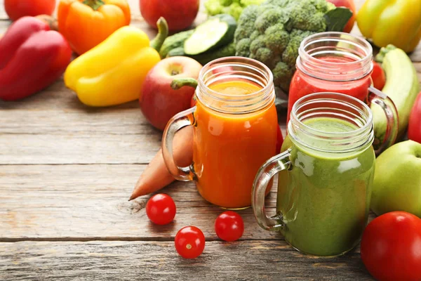 Smoothie Van Groenten Potten Houten Tafel — Stockfoto