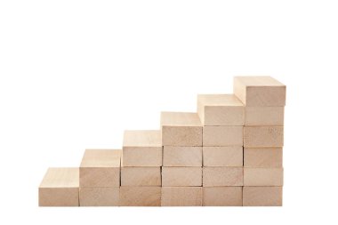 Tahta bloklar üzerinde beyaz izole oyun kule