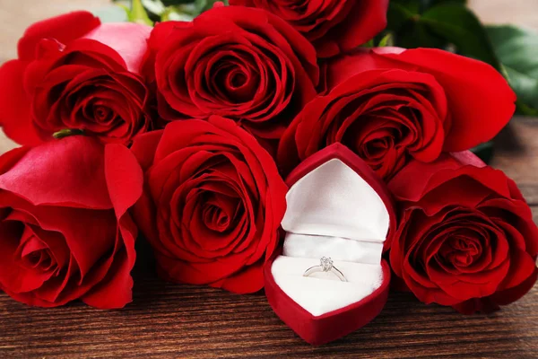 Bouquet Red Roses Silver Ring Brown Wooden Table — Stock Photo, Image