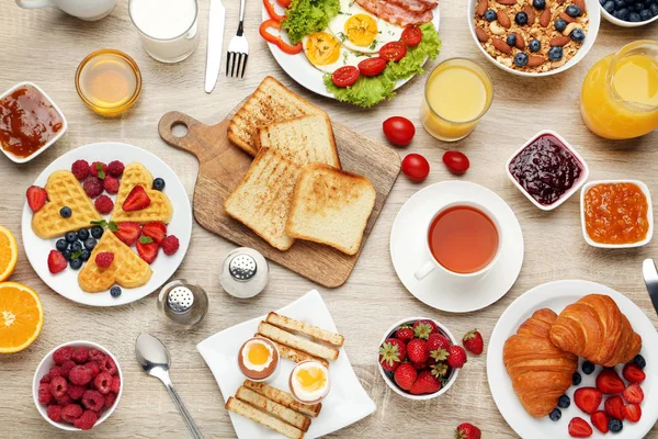 Leckeres Frühstück Auf Holztisch — Stockfoto