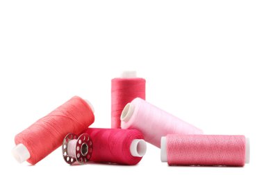 Beyaz izole kırmızı iplik makaralar