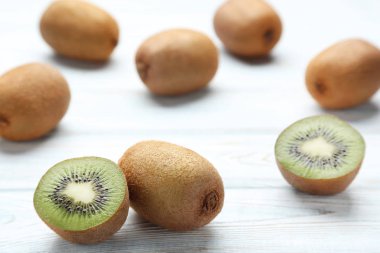 Kivi meyve Beyaz ahşap tablo