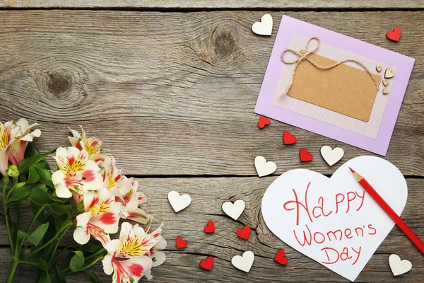 Grußkarte Und Weißes Papierherz Mit Der Aufschrift Happy Women Day — Stockfoto