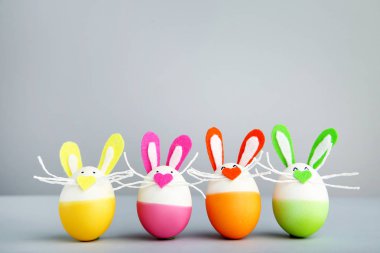 Komik Tavşan yüzü olan yumurta 