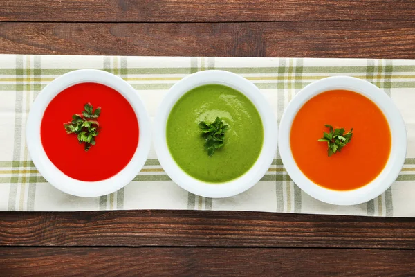 Sup Krim Sayuran Dengan Peterseli Atas Meja Kayu — Stok Foto