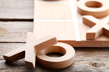 Ahşap tic tac toe oyun gri masada