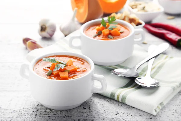 Kürbissuppe Mit Samen Und Petersilie Teller Auf Holztisch — Stockfoto