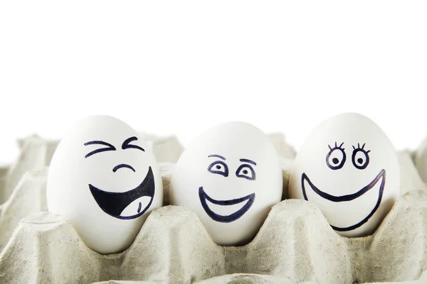 Αυγά Αστεία Πρόσωπα Χάρτινη Συσκευασία — Φωτογραφία Αρχείου
