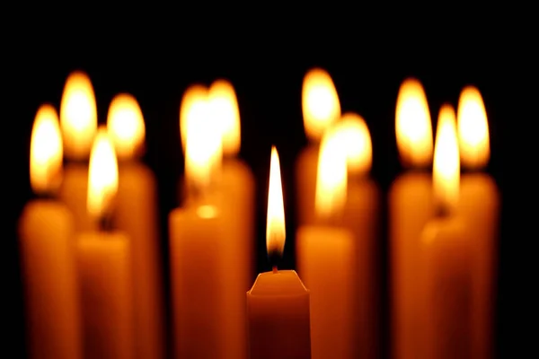 Hořící Svíčky Černém Pozadí — Stock fotografie