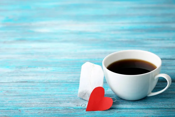 Tasse Kaffee Mit Rotem Herz Und Teebeutel Auf Holztisch — Stockfoto