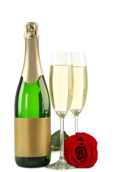 Gözlük Beyaz Zemin Üzerine Kırmızı Gül Ile Şampanya Şişesi — Stok fotoğraf