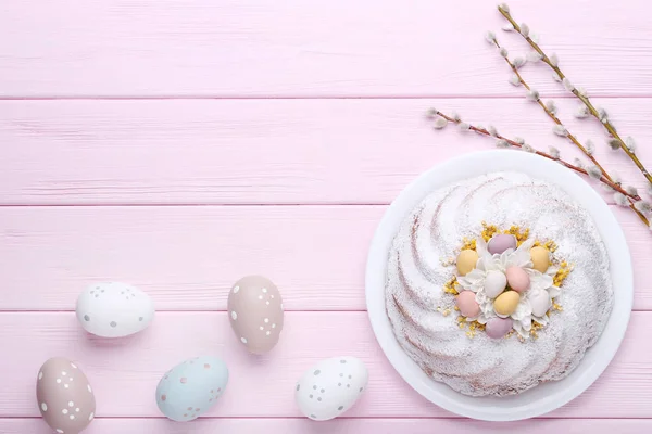 Torta Pasqua Con Uova Rami Albero Sul Tavolo Legno — Foto Stock