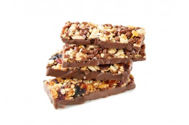 Beyaz arka plan üzerinde izole granola barlar