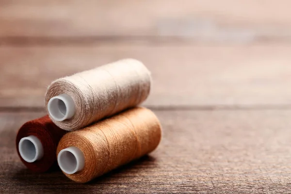 Colourful Thread Spools Brown Wooden Table — Stock Photo, Image