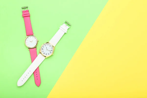 Relojes Pulsera Sobre Fondo Colorido —  Fotos de Stock