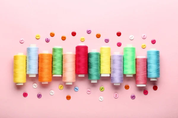 Colourful Thread Spools Buttons Pink Background — Stock Photo, Image