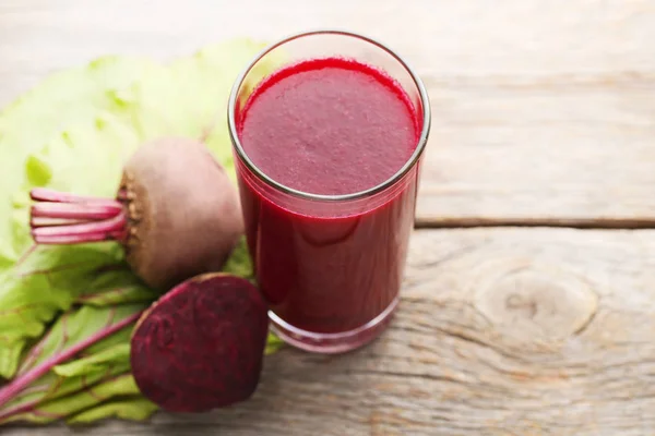 Jugo Remolacha Fresca Vidrio Sobre Fondo Madera — Foto de Stock