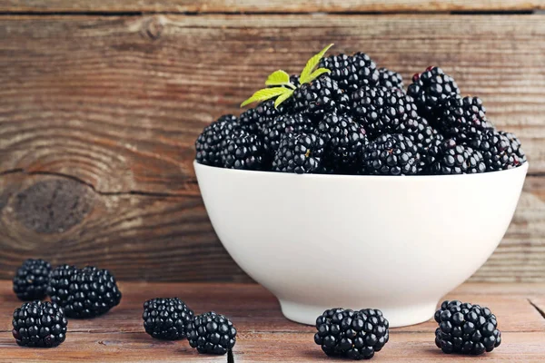 Ripe Blackberries Bowl Wooden Table — Stock Photo, Image