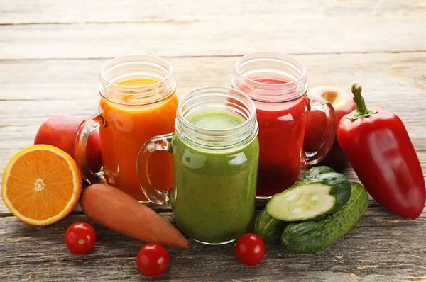 Vegetables Smoothie Jars Wooden Table — Stock Photo, Image