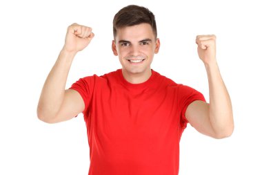 Beyaz arka plandaki genç adam.