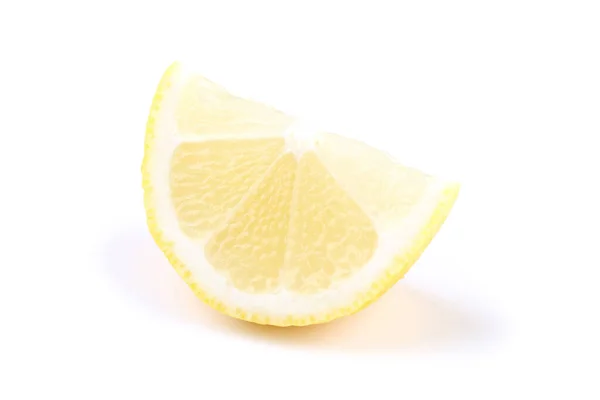 Kawałek owocu cytrynowego na białym tle — Zdjęcie stockowe