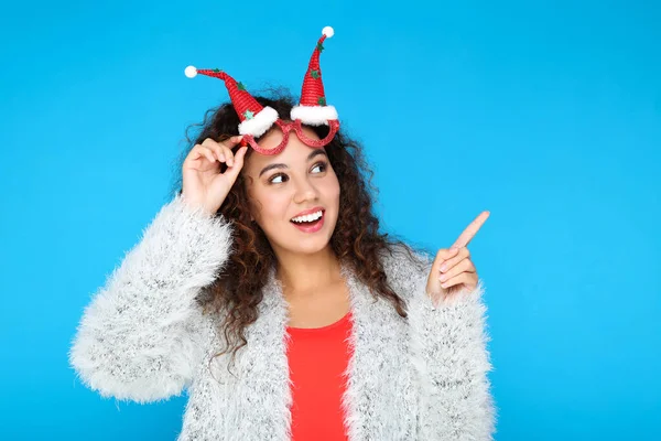 Mooie amerikaanse vrouw dragen mode kleding en bril — Stockfoto