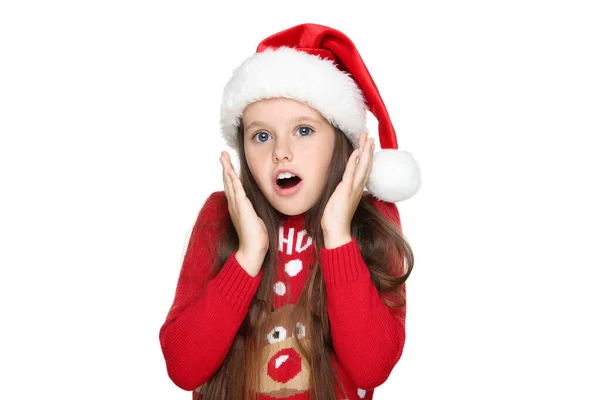 女の子でクリスマスセーターと帽子隔離された白い背景 — ストック写真