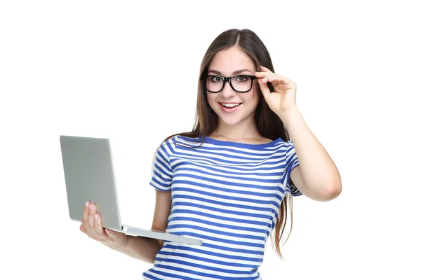 Młoda dziewczyna w okularach z laptopem odizolowana na biało — Zdjęcie stockowe