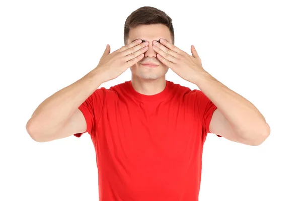 Joven cerrando los ojos con las manos sobre fondo blanco — Foto de Stock