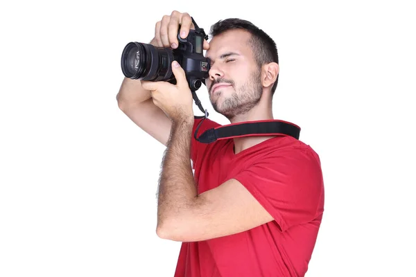 Молодий фотограф з фотоапаратом на білому тлі — стокове фото