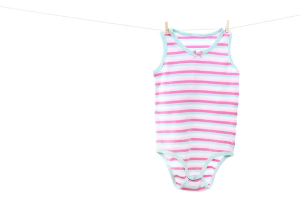 Baby kleding opknoping op witte achtergrond — Stockfoto