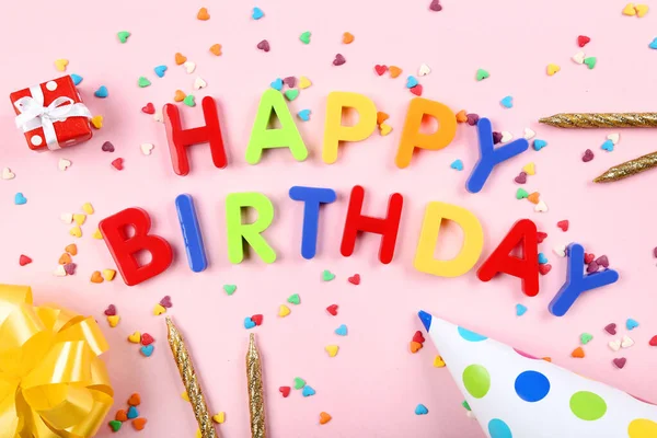 Text Happy Birthday by plastic letters with candles and sprinkle — Stock Photo, Image