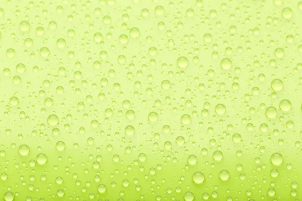 Gotas de agua sobre fondo verde —  Fotos de Stock