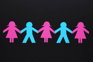 Siyah arka planda kağıt zinciri insanları
