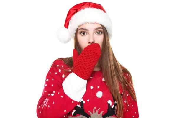 Mulher bonita vestindo camisola de Natal, luvas e chapéu de santa — Fotografia de Stock